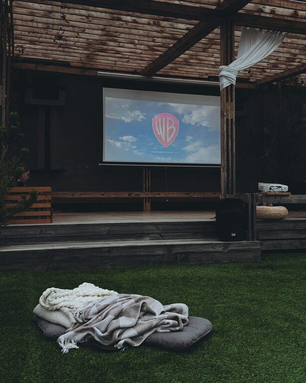 How to Plan a Perfect Screen-Light Evening